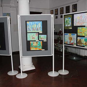 Grafika Pokonkursowa wystawa prac -  „Międzynarodowy Rok Lasów - 2011”