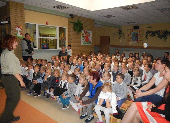 Grafika 2: Rzecz o rakach- z wizytą u klas młodszych w Jezierzycach.